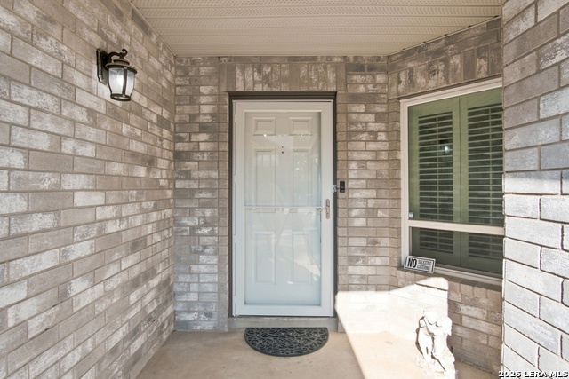 18635 Creekside Pass Property Photo 3