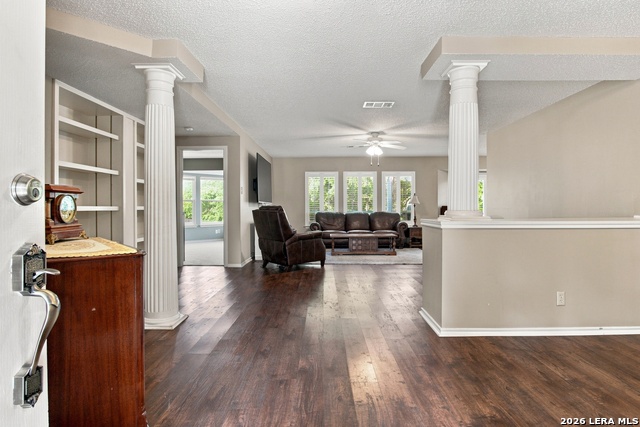 18635 Creekside Pass Property Photo 4