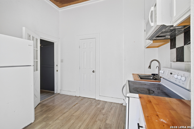 2106 Saunders Property Photo 7