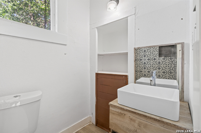 2106 Saunders Property Photo 11