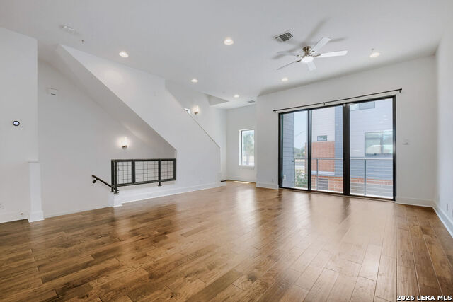 1606 N Hackberry Property Photo 3