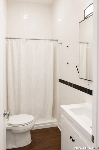 421 Devine St Property Photo 10