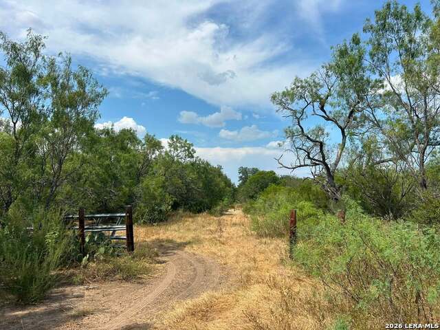 6914 S US 281
