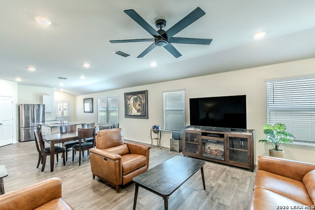237 Middle Green Loop Property Photo 3