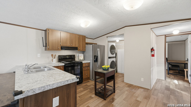 453 E Zipp Rd Property Photo 10
