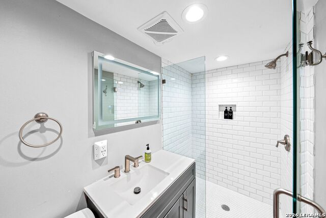 204 N Acorn St Property Photo 40