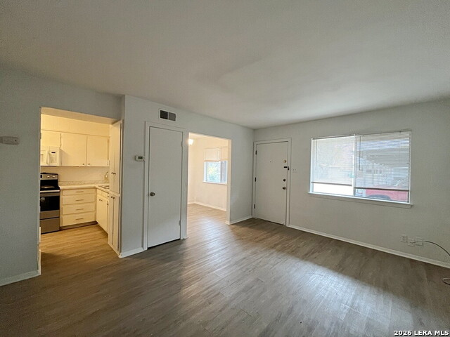 311 E San Antonio Property Photo 8