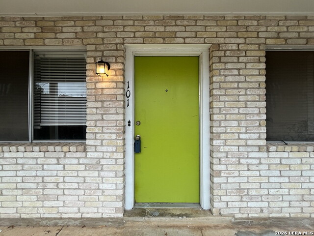 311 E San Antonio Property Photo 22