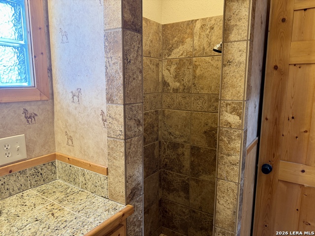 2710 N State Highway 80 Property Photo 33