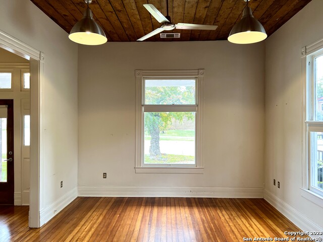 902 N Pine St Property Photo 4