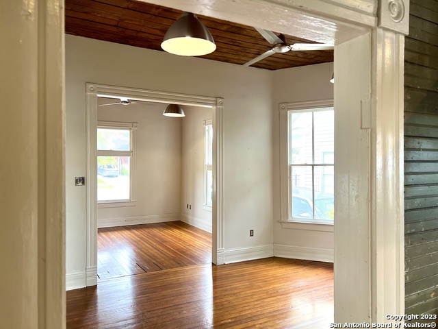902 N Pine St Property Photo 9