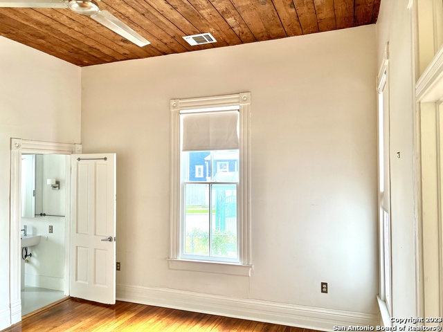902 N Pine St Property Photo 18