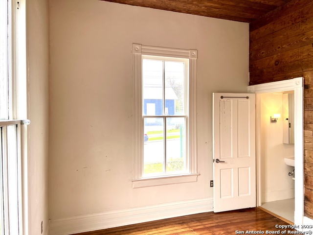902 N Pine St Property Photo 19