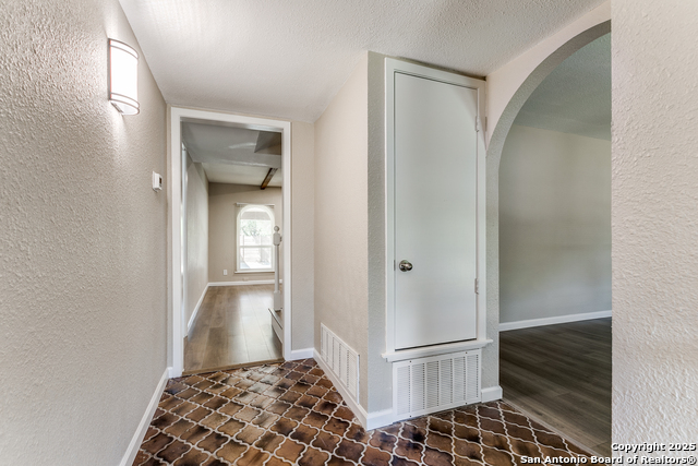 10215 Charter Ridge Property Photo 4