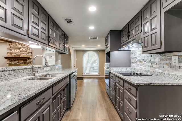 10215 Charter Ridge Property Photo 12