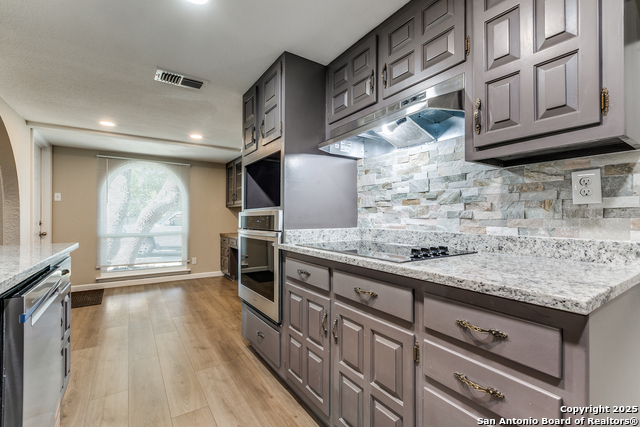 10215 Charter Ridge Property Photo 13