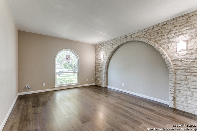 10215 Charter Ridge Property Photo 14