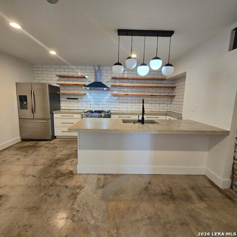 230 W Craig Pl Property Photo 5