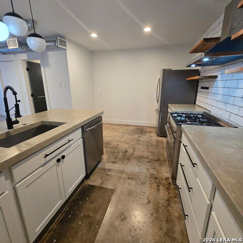 230 W Craig Pl Property Photo 12