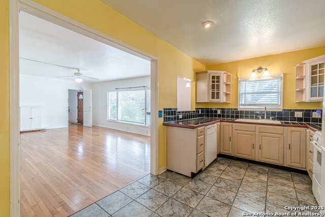 416 Alexander Hamilton Property Photo 11