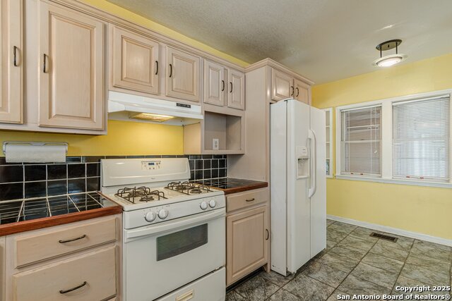 416 Alexander Hamilton Property Photo 12