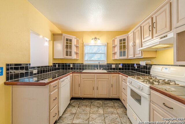 416 Alexander Hamilton Property Photo 13