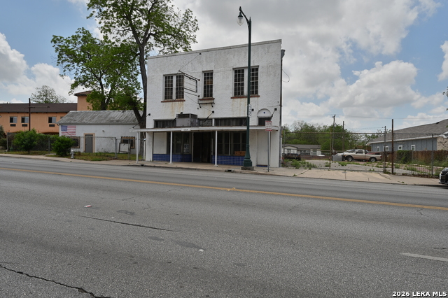 1514 E Commerce St Property Photo 1