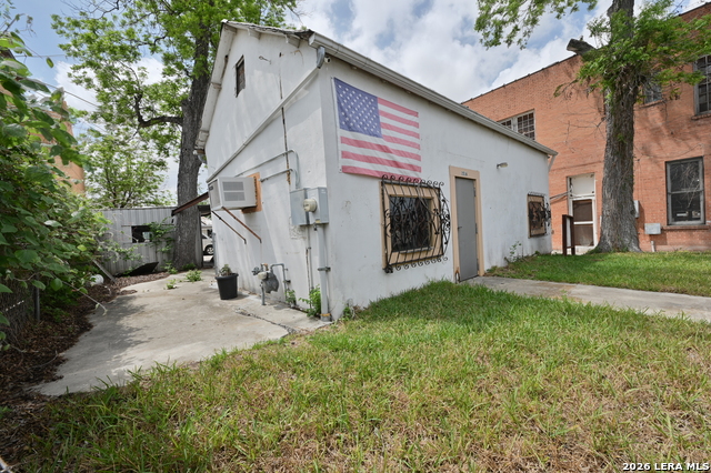 1514 E Commerce St Property Photo 2