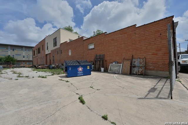 1514 E Commerce St Property Photo 3