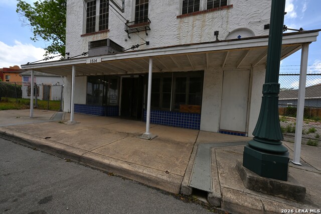 1514 E Commerce St Property Photo 9