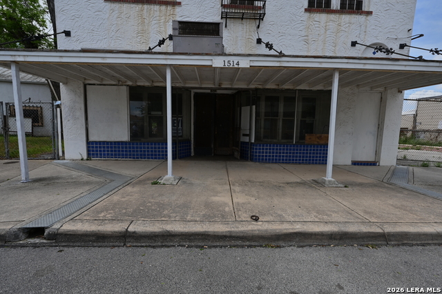 1514 E Commerce St Property Photo 10