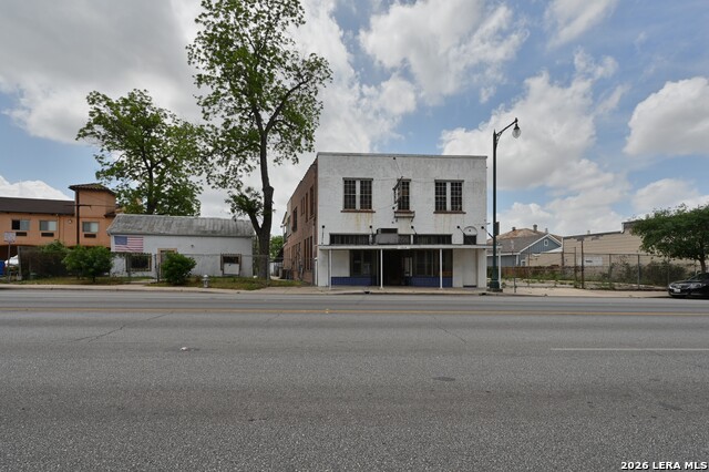 1514 E Commerce St Property Photo 14