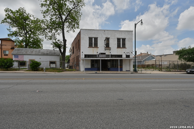 1514 E Commerce St Property Photo 15