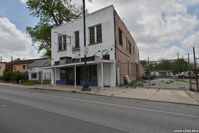 1514 E Commerce St Property Photo 16