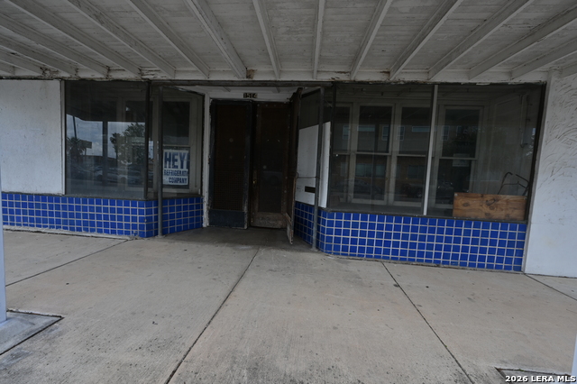 1514 E Commerce St Property Photo 17