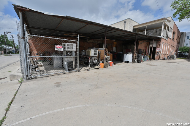 1514 E Commerce St Property Photo 18
