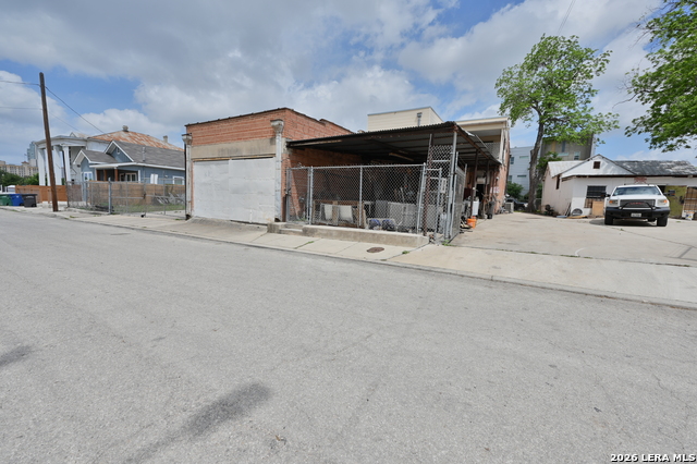 1514 E Commerce St Property Photo 19
