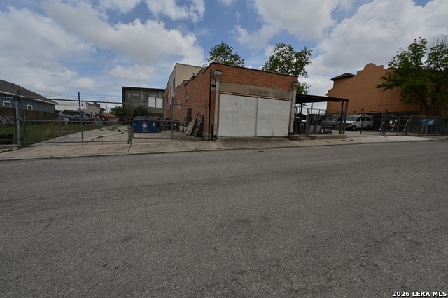 1514 E Commerce St Property Photo 20