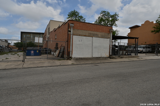 1514 E Commerce St Property Photo 21