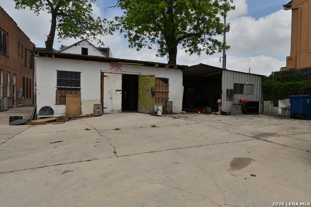 1514 E Commerce St Property Photo 22