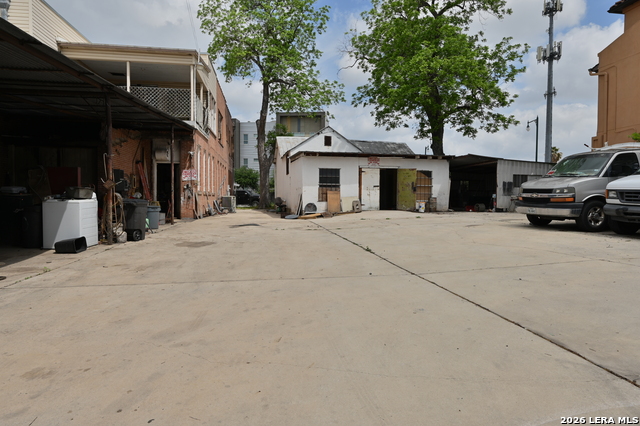 1514 E Commerce St Property Photo 23