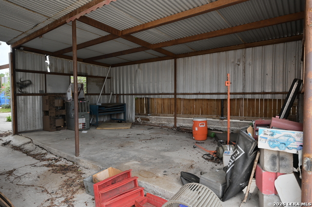 1514 E Commerce St Property Photo 24