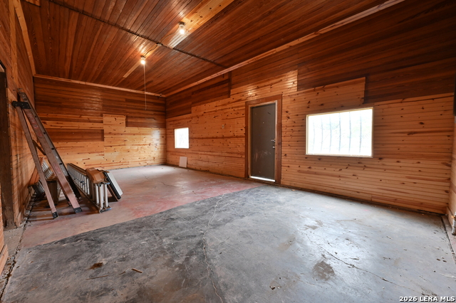 1514 E Commerce St Property Photo 27
