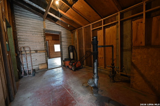 1514 E Commerce St Property Photo 28