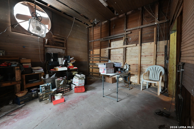 1514 E Commerce St Property Photo 29