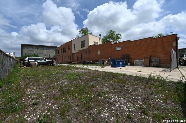 1514 E Commerce St Property Photo 34