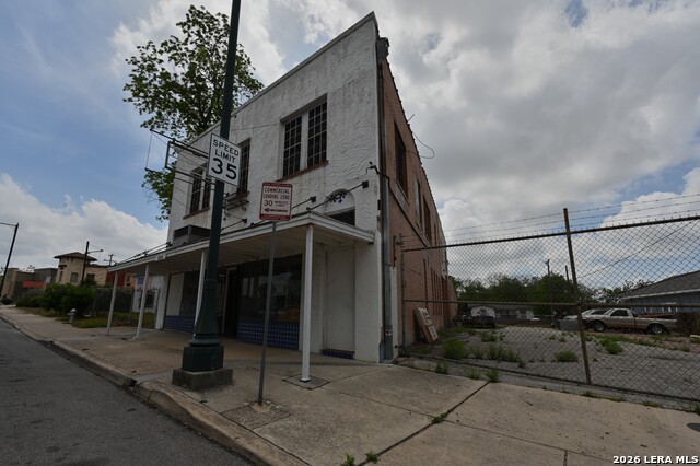 1514 E Commerce St Property Photo 38