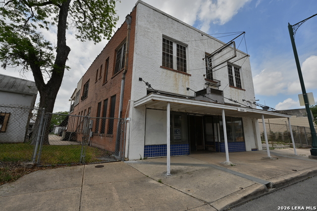 1514 E Commerce St Property Photo 40