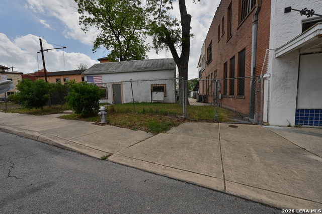 1514 E Commerce St Property Photo 41