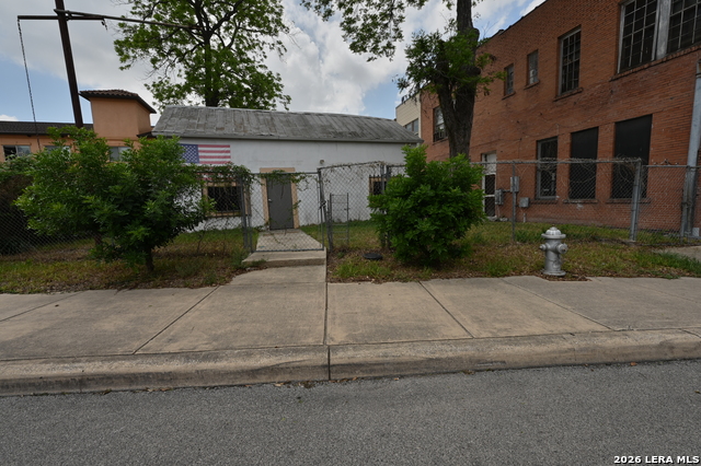 1514 E Commerce St Property Photo 42